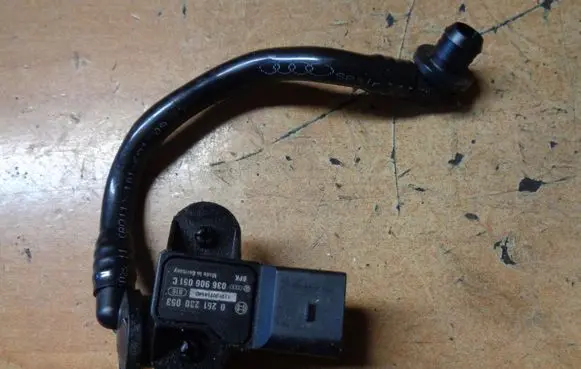 Audi A4 S4 B8 8K Air pressure sensor 0261230053