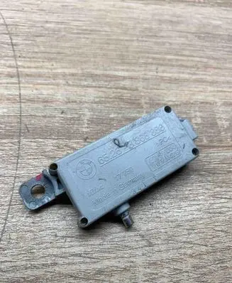 BMW 5 E39 Aerial antenna amplifier 8368886