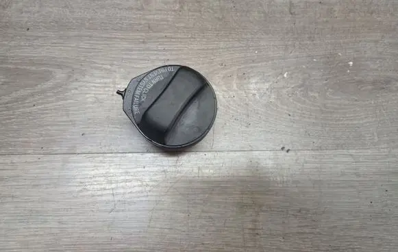 Volvo V70 Fuel tank filler cap 