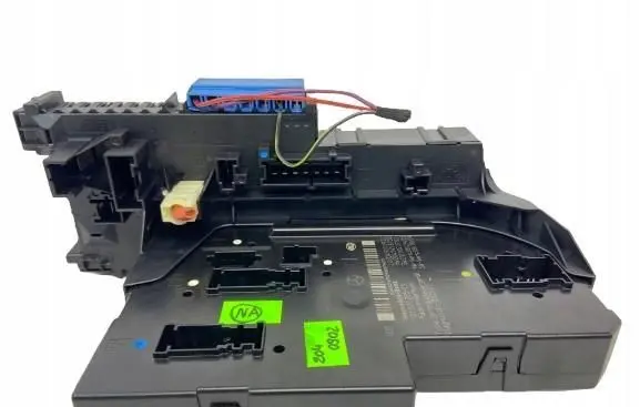 Mercedes-Benz C W204 SAM control unit A2049000902