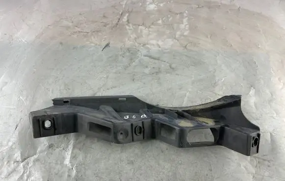 Volkswagen PASSAT B6 Front bumper mounting bracket 3C0807890