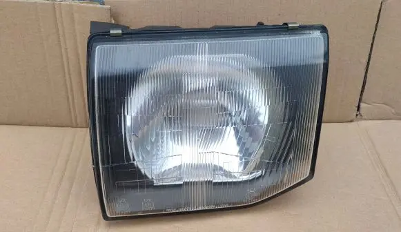 Mitsubishi Pajero Headlight/headlamp 110-37747 020340 12X6055W