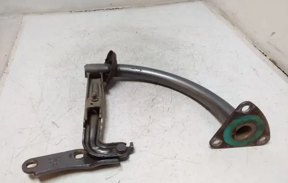 Volkswagen PASSAT B6 Tailgate/trunk/boot hinge 3C5827301