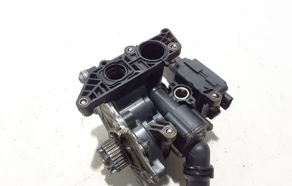 Skoda Octavia Mk3 (5E) Water pump 06L121111H
