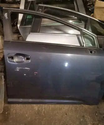 Toyota Avensis T270 Front door