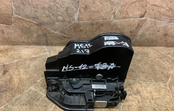 BMW 5 F10 F11 Front door lock 7229458