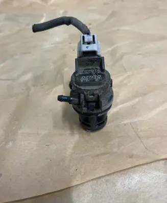 Toyota Prius (XW30) Windscreen/windshield washer pump 8533060180