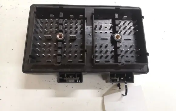 Chevrolet Captiva Fuse module 96821082