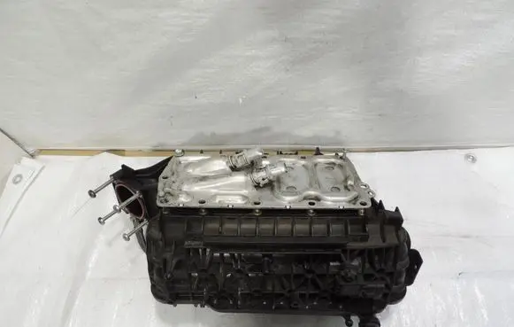 Ford Kuga II Intake manifold DS7G9424GA