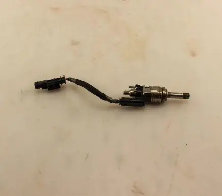 Volvo XC90 Fuel injector 31432778