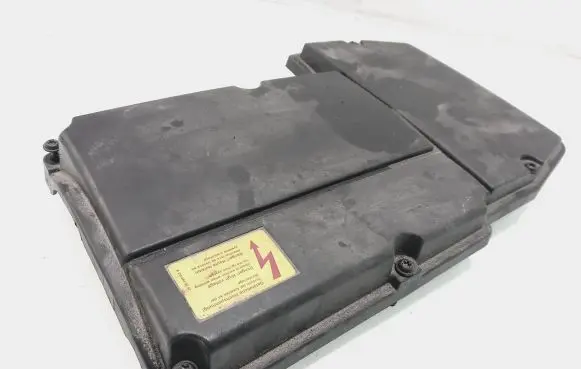 Mercedes-Benz C W203 Air filter box cover A2105840047