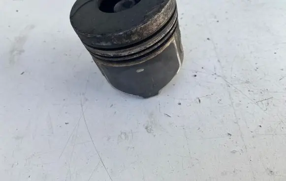 Piston