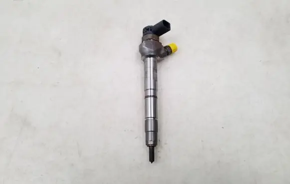 Skoda Octavia Mk3 (5E) Fuel injector 04L130277AC