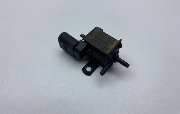 Audi A4 S4 B5 8D Turbo solenoid valve 028906283N