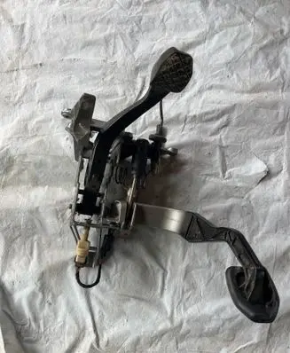 Audi A6 S6 C5 4B Clutch pedal 8D1721316H