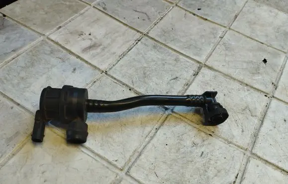 BMW 5 GT F07 Turbo solenoid valve 13907618657