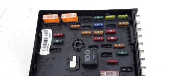 Volkswagen PASSAT B6 Fuse box set 3C0937125