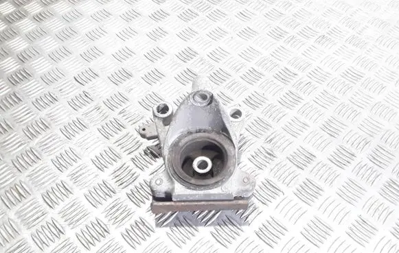 Honda CR-V Engine mount bracket