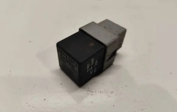 Mitsubishi Carisma Other relay MB953394 72HM100