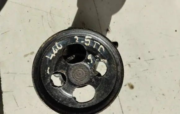 Mitsubishi L400, Space Gear Power steering pump