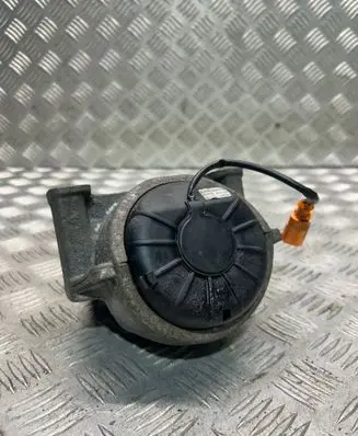 Engine mount bracket