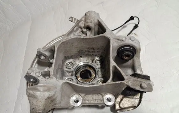 BMW X7 G07 Rear wheel hub 6876654
