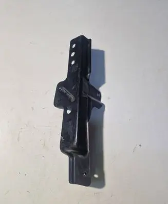Fender mounting bracket