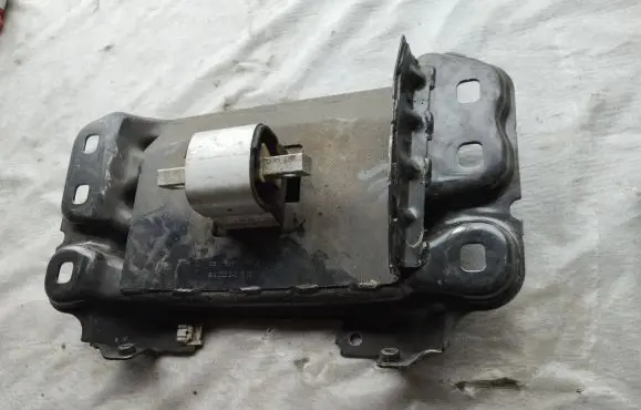Mercedes-Benz S C217 Gearbox mount A2222401618 A2222401600