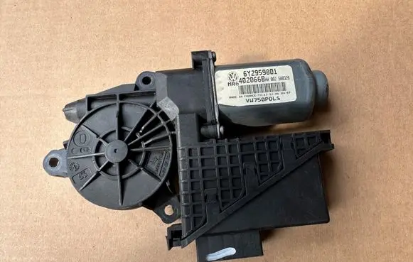 Volkswagen Transporter - Caravelle T5 Front door window regulator motor 6Y2959801
