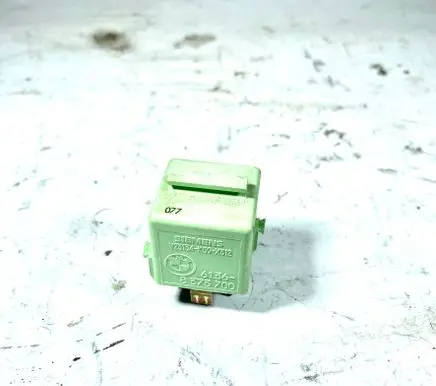 BMW 5 E39 Fuel pump relay 61368373700 8373700