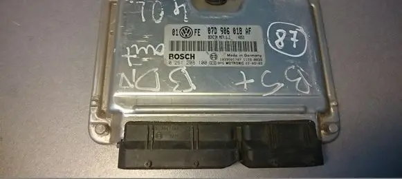 Volkswagen PASSAT B5.5 Engine control unit/module 07D906018AF 0261208100