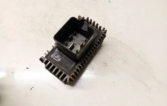 Opel Astra H Glow plug pre-heat relay 55354141