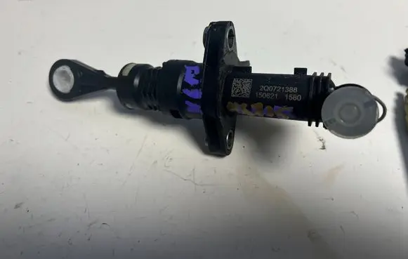 Clutch slave cylinder