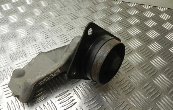 Suzuki SX4 Engine mount bracket VD17969