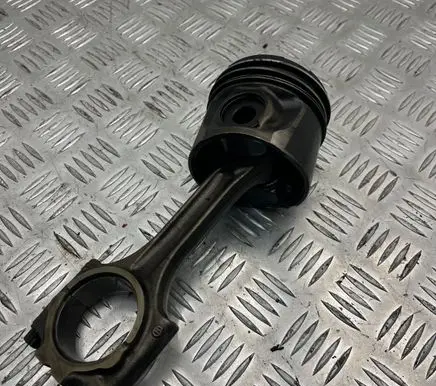 Volvo V70 Piston with connecting rod 81L79