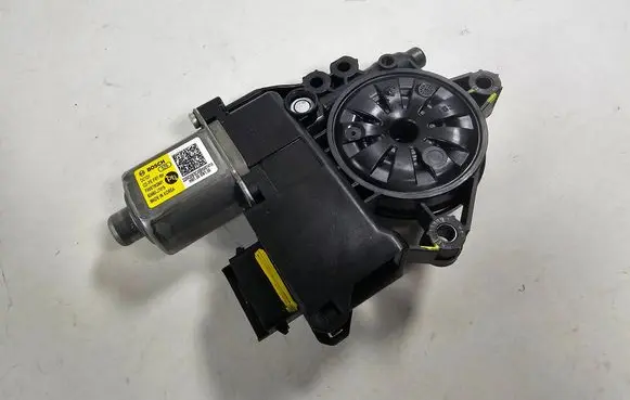 KIA Xceed Front door window regulator motor 82460J7015