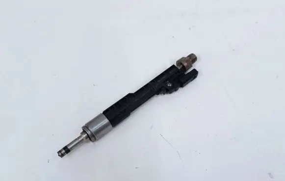 BMW 5 F10 F11 Fuel injector 7597870 0261500109