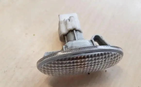 Mazda 2 Front fender indicator light