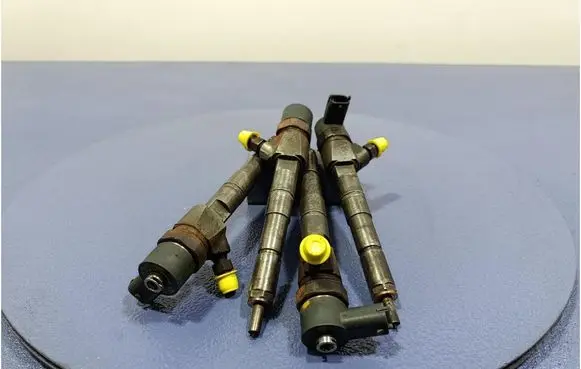 Opel Insignia A Fuel injector 0445110327