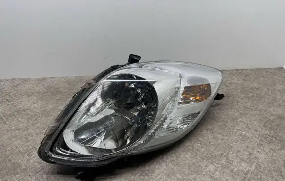 Toyota Yaris Headlight/headlamp 811100D330 89902763