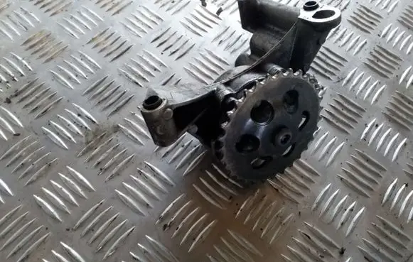 Ford Focus C-MAX Oil pump 06A115121