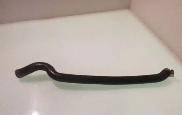 Engine coolant pipe/hose