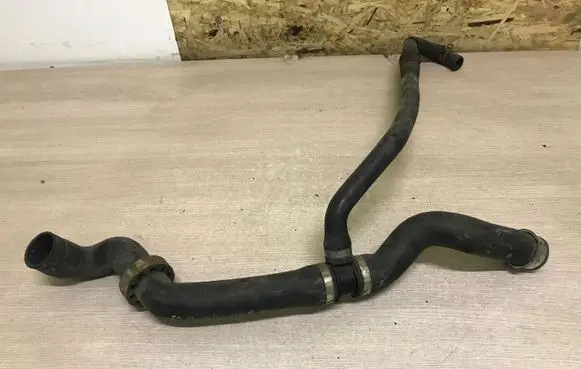 Mercedes-Benz R W251 Engine coolant pipe/hose