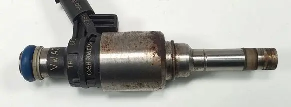 Audi A3 S3 8P Fuel injector 06H906036H