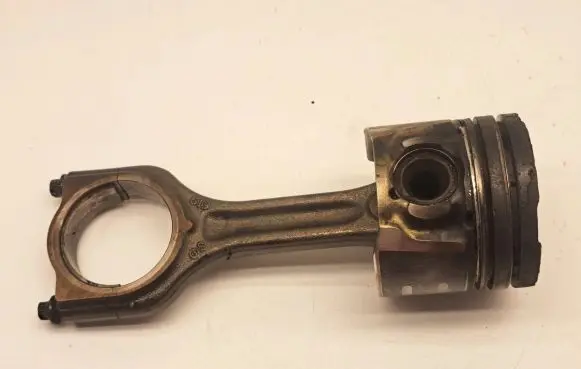 Volvo V50 Piston with connecting rod