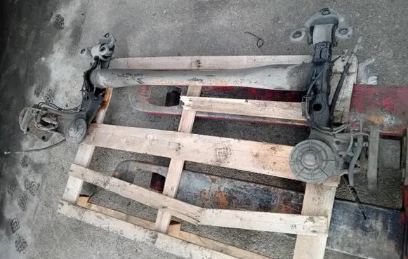 Opel Zafira B Rear axle beam 