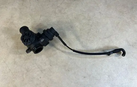 Porsche 911 991 Coolant heater control valve 9A110655504