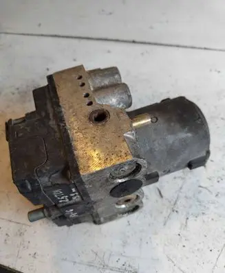 Audi A4 S4 B5 8D ABS Pump 8D0614111