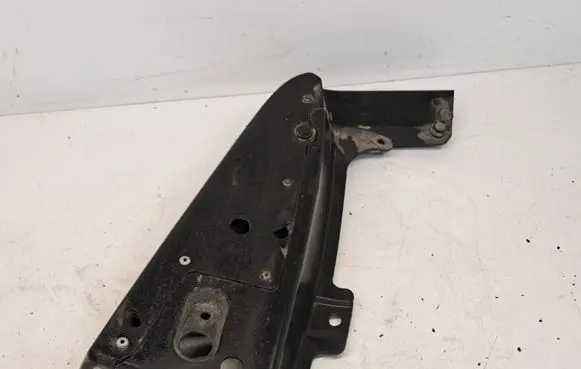Toyota Prius (NHW20) Fuel tank bottom protection 7608847010