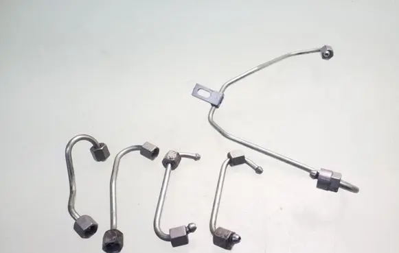 Land Rover Discovery Sport Fuel injector supply line/pipe 